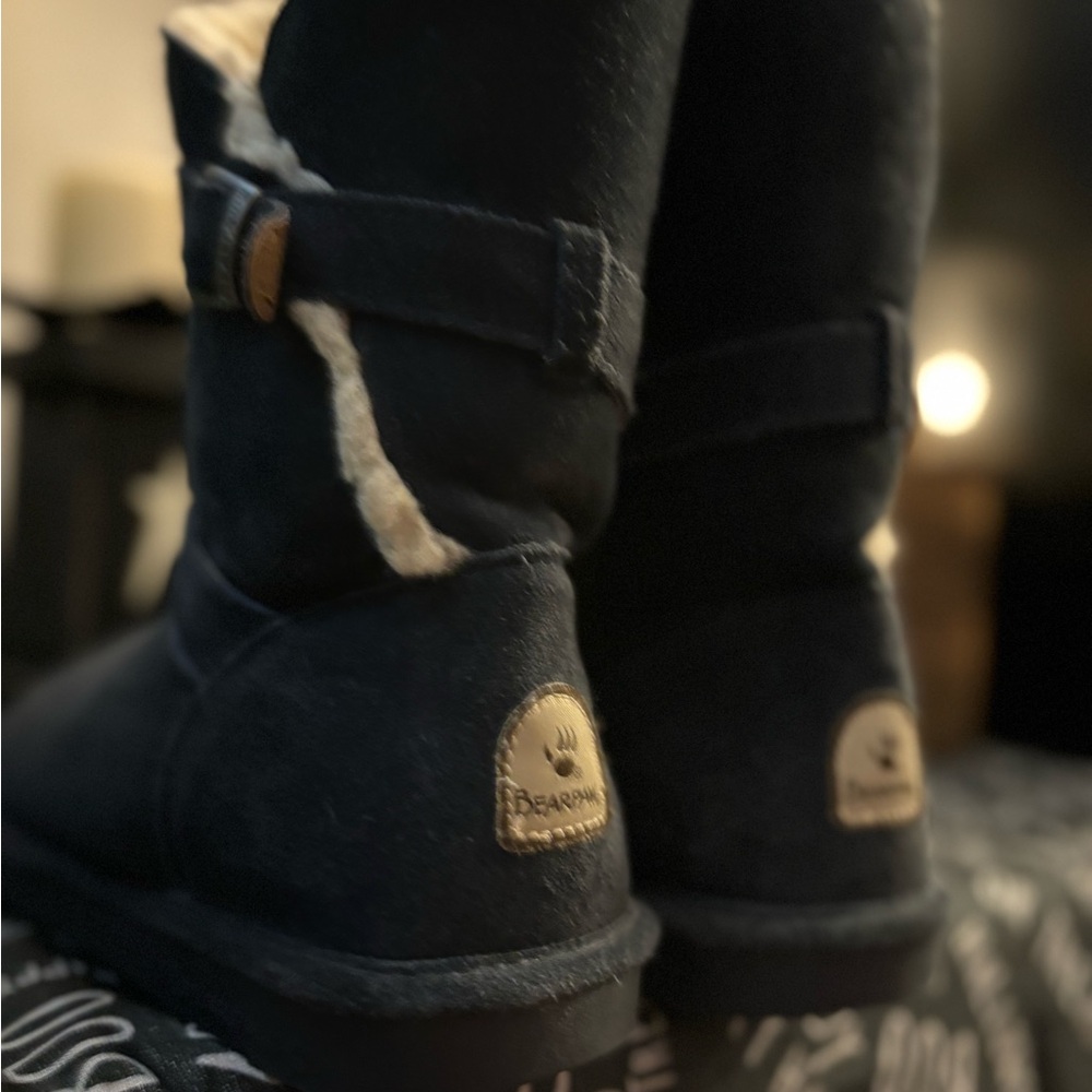 Women’s BearPaw NAVY Boots with Cozy Lining SIZE 10